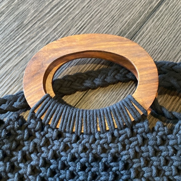 Danielle Nicole Macrame crossbody Fringe bag. Black with Wooden handles. - Picture 3 of 8